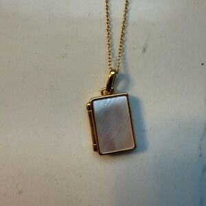 Fashion gold mother of pearl locket necklace